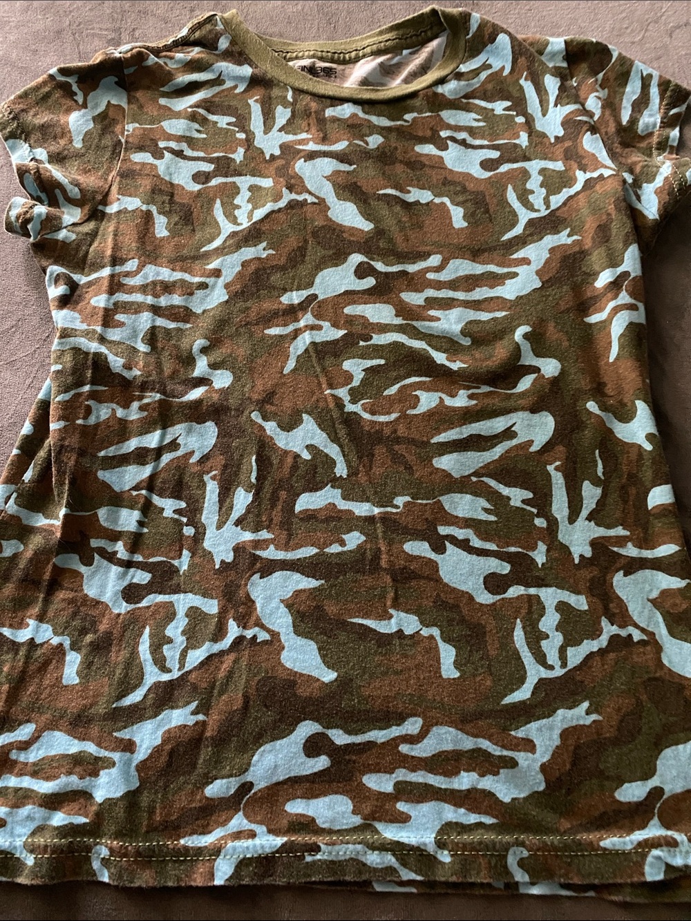 Juniors size large soft camouflage short sleeve T-shirt